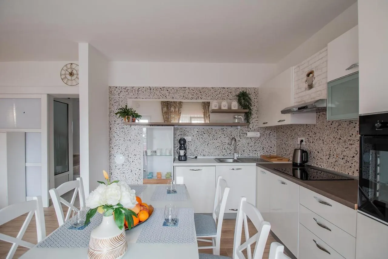 Apartment Matija Zara 0*,